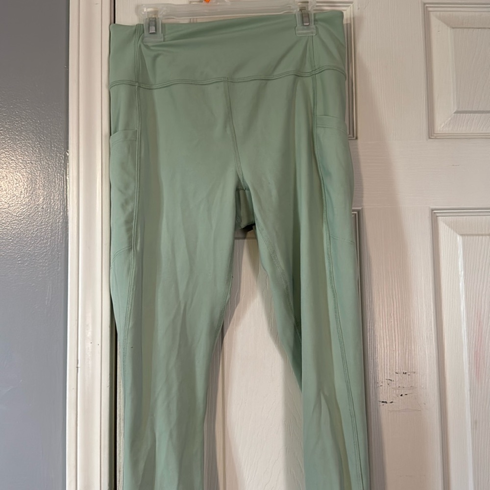 pale green leggings with pockets